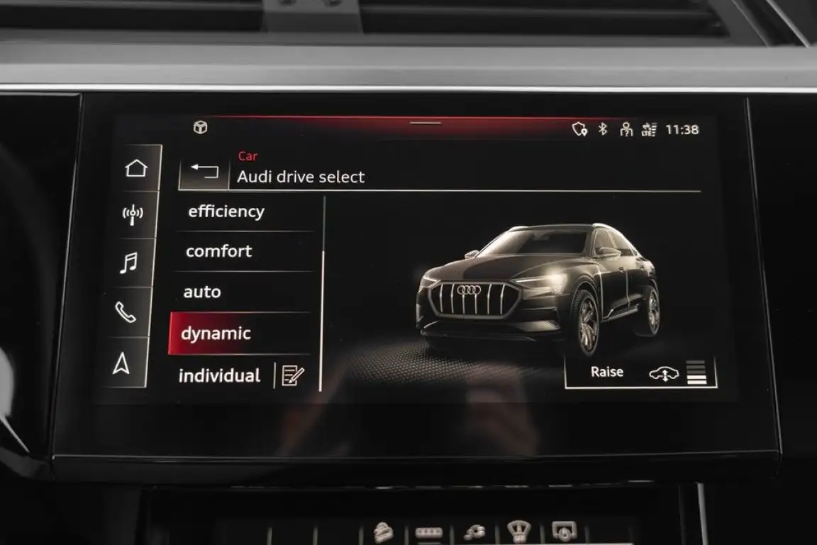 AUDI E-TRON