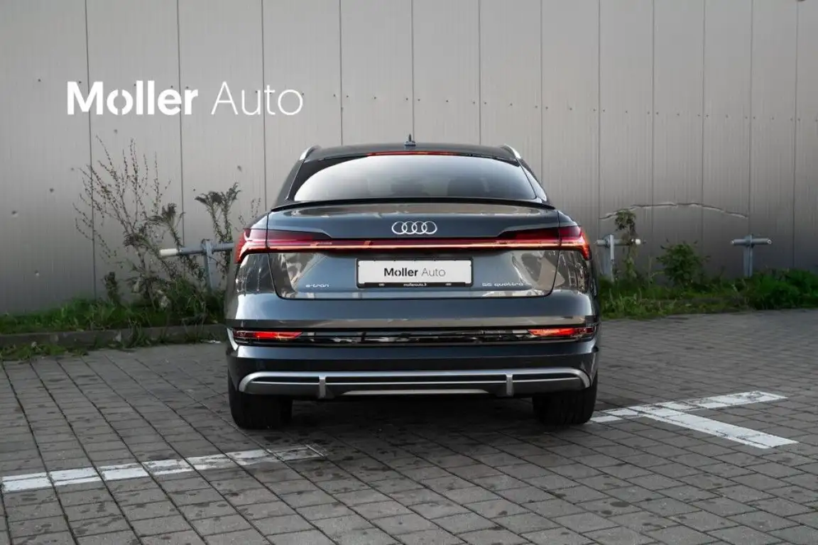 AUDI E-TRON