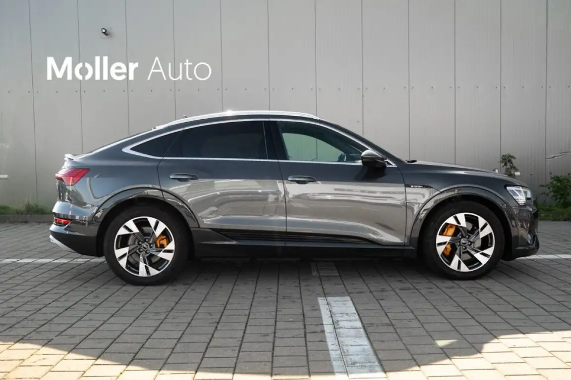 AUDI E-TRON