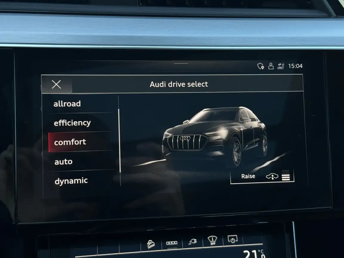 AUDI E-TRON