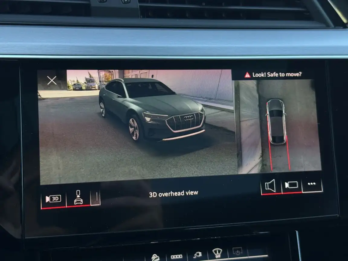 AUDI E-TRON