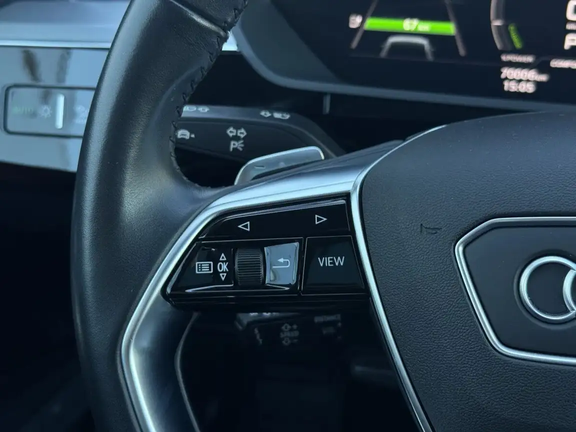 AUDI E-TRON