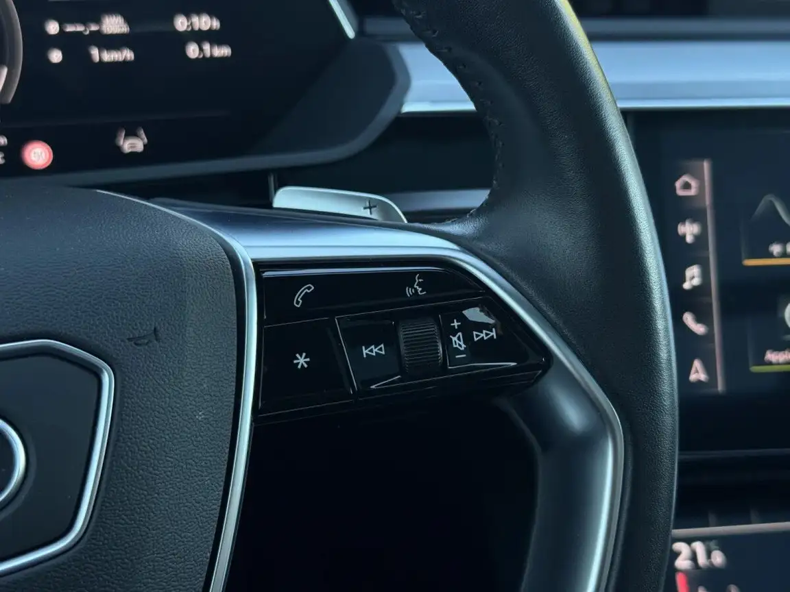 AUDI E-TRON