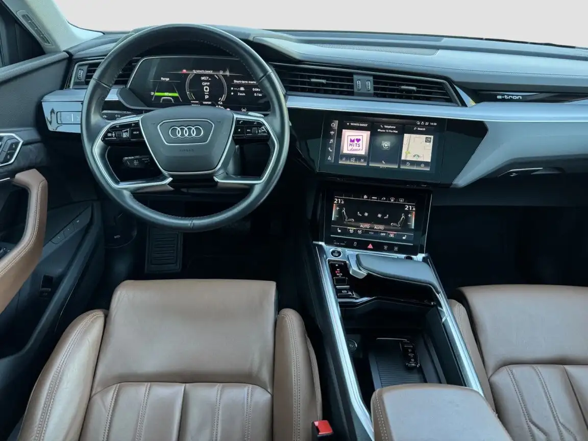AUDI E-TRON