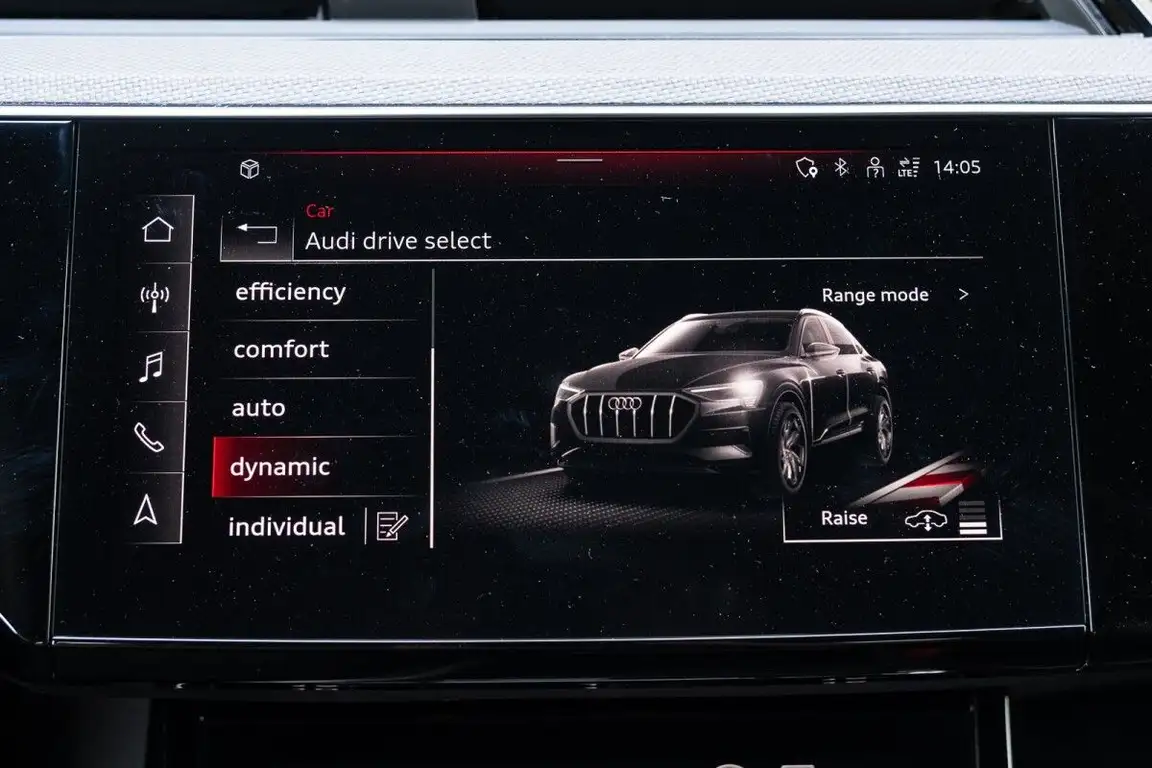 AUDI E-TRON