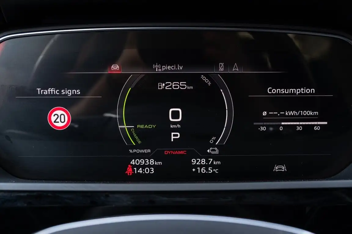 AUDI E-TRON