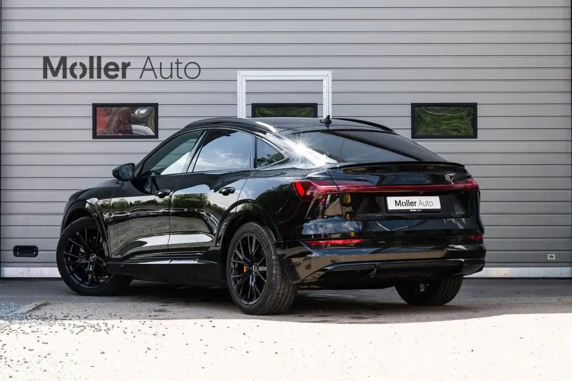 AUDI E-TRON