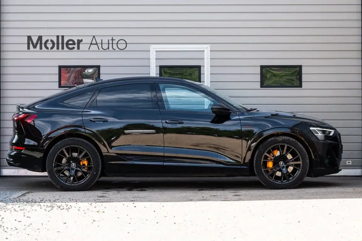 AUDI E-TRON