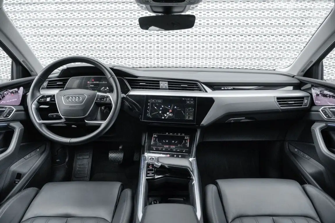 AUDI E-TRON