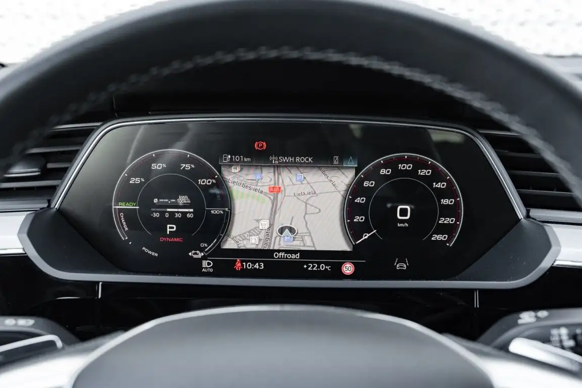 AUDI E-TRON