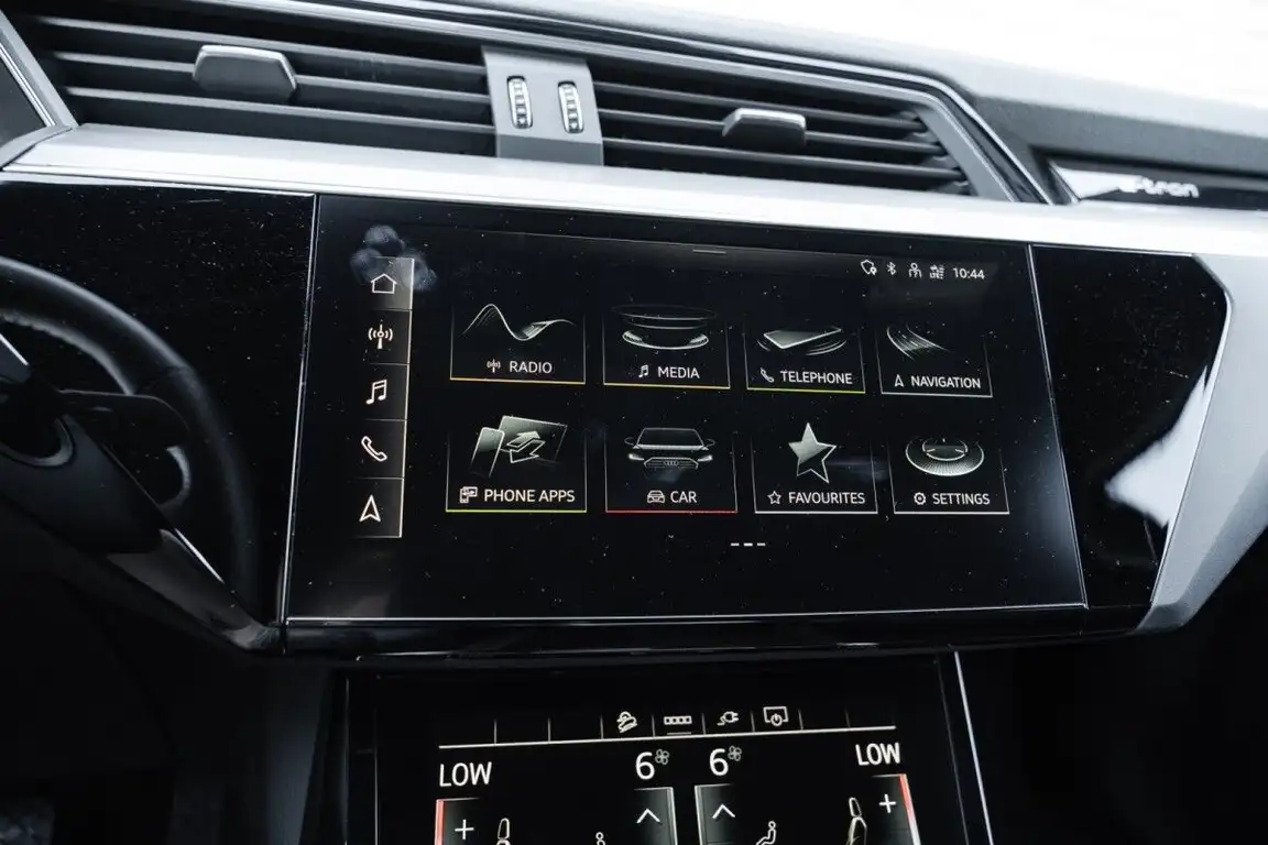 AUDI E-TRON