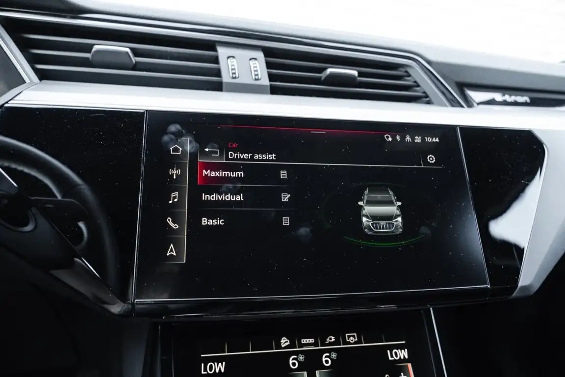 AUDI E-TRON