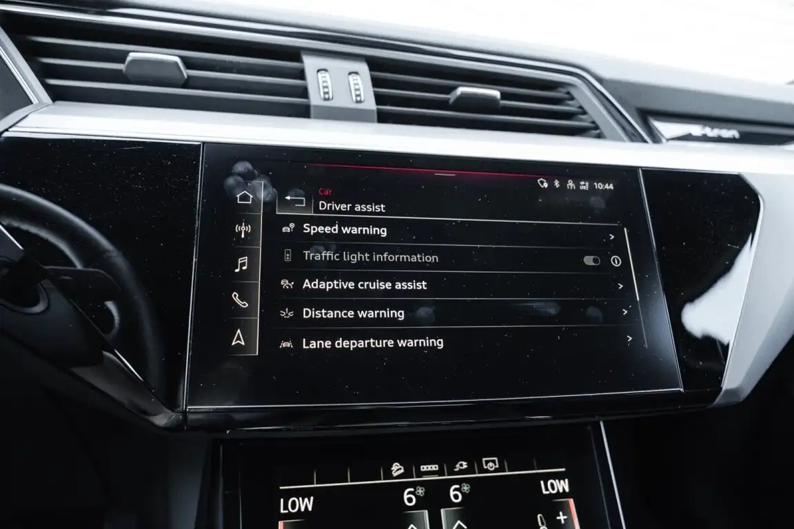 AUDI E-TRON