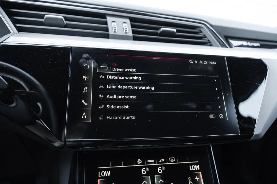 AUDI E-TRON