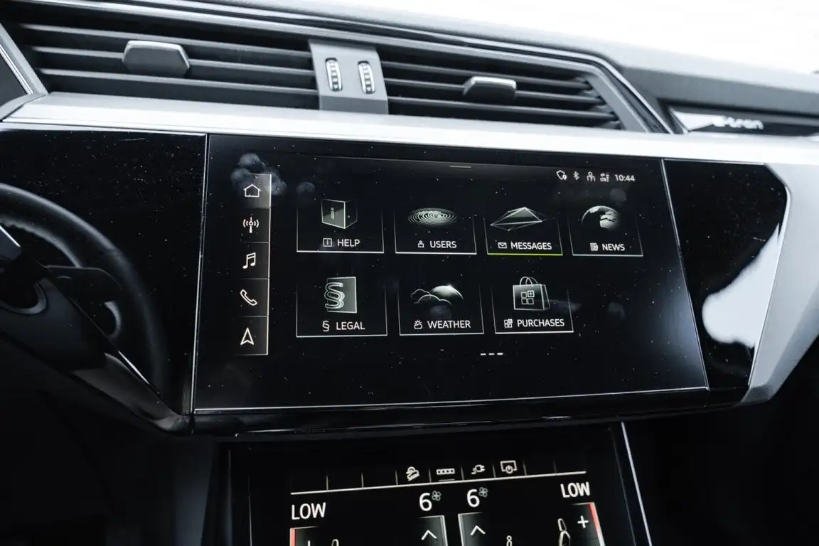 AUDI E-TRON