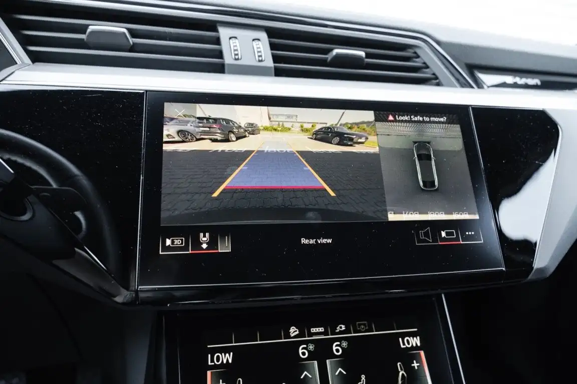 AUDI E-TRON