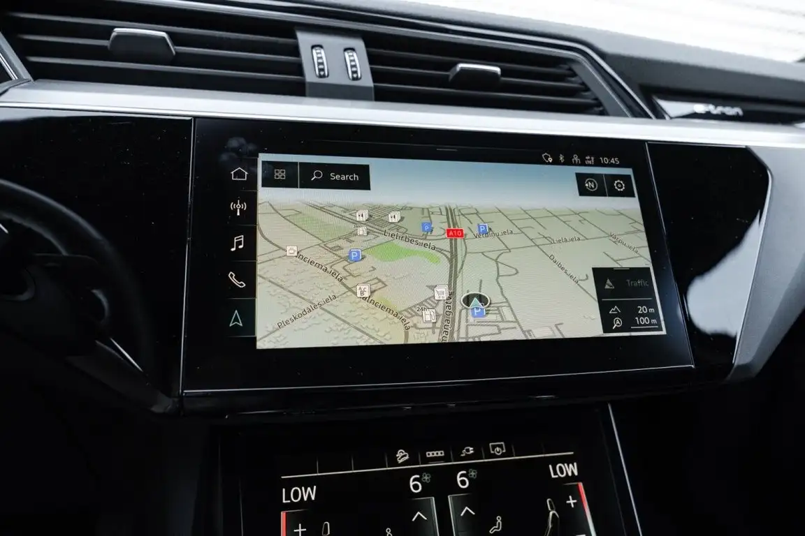 AUDI E-TRON