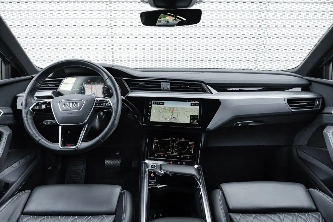 AUDI E-TRON
