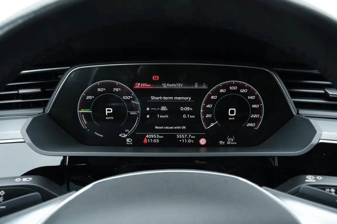 AUDI E-TRON