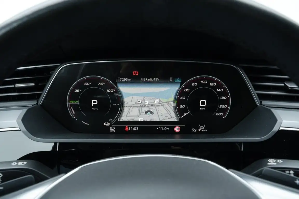 AUDI E-TRON