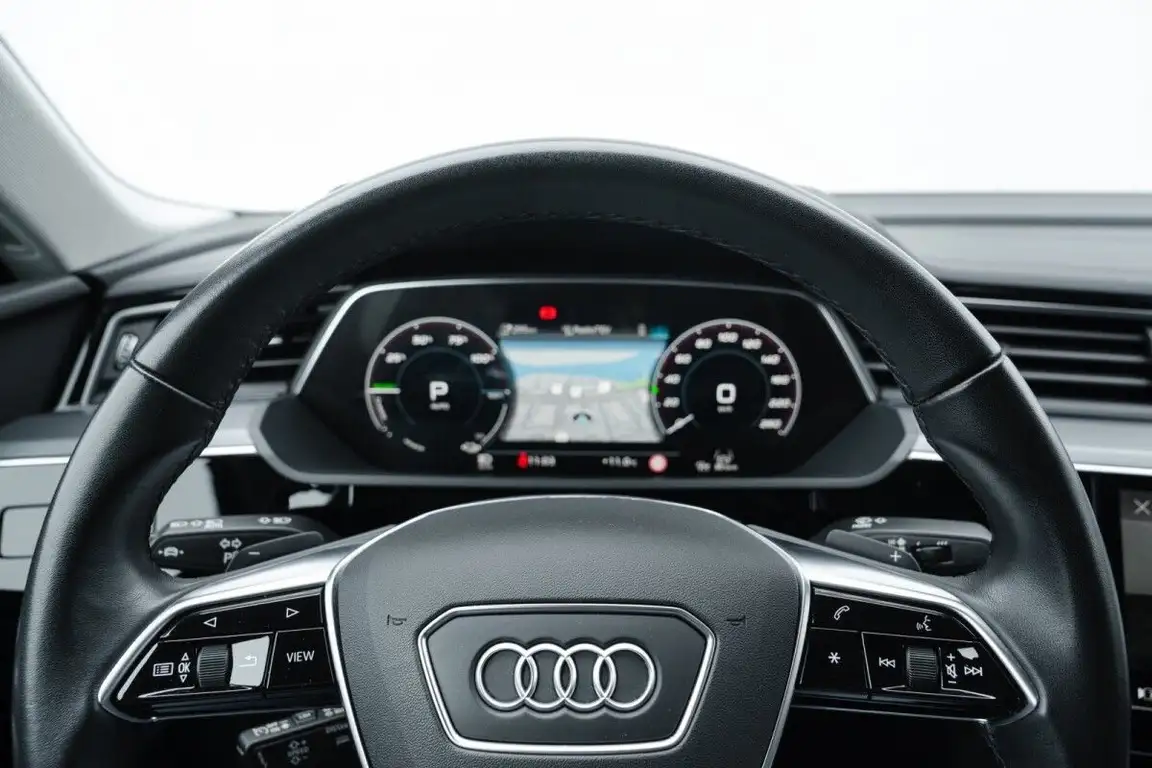 AUDI E-TRON