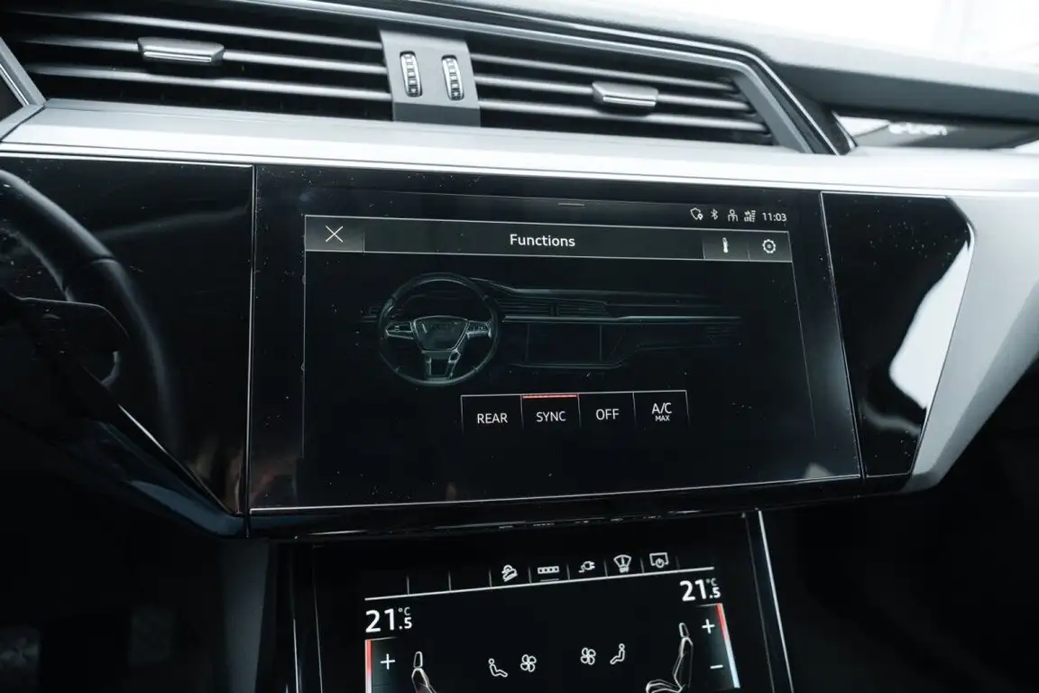 AUDI E-TRON