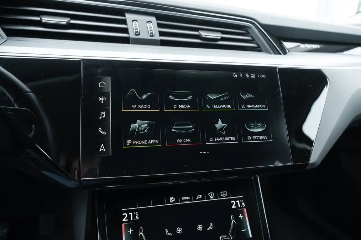 AUDI E-TRON