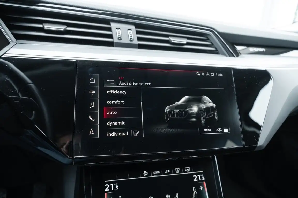 AUDI E-TRON