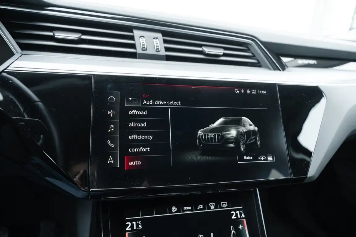 AUDI E-TRON