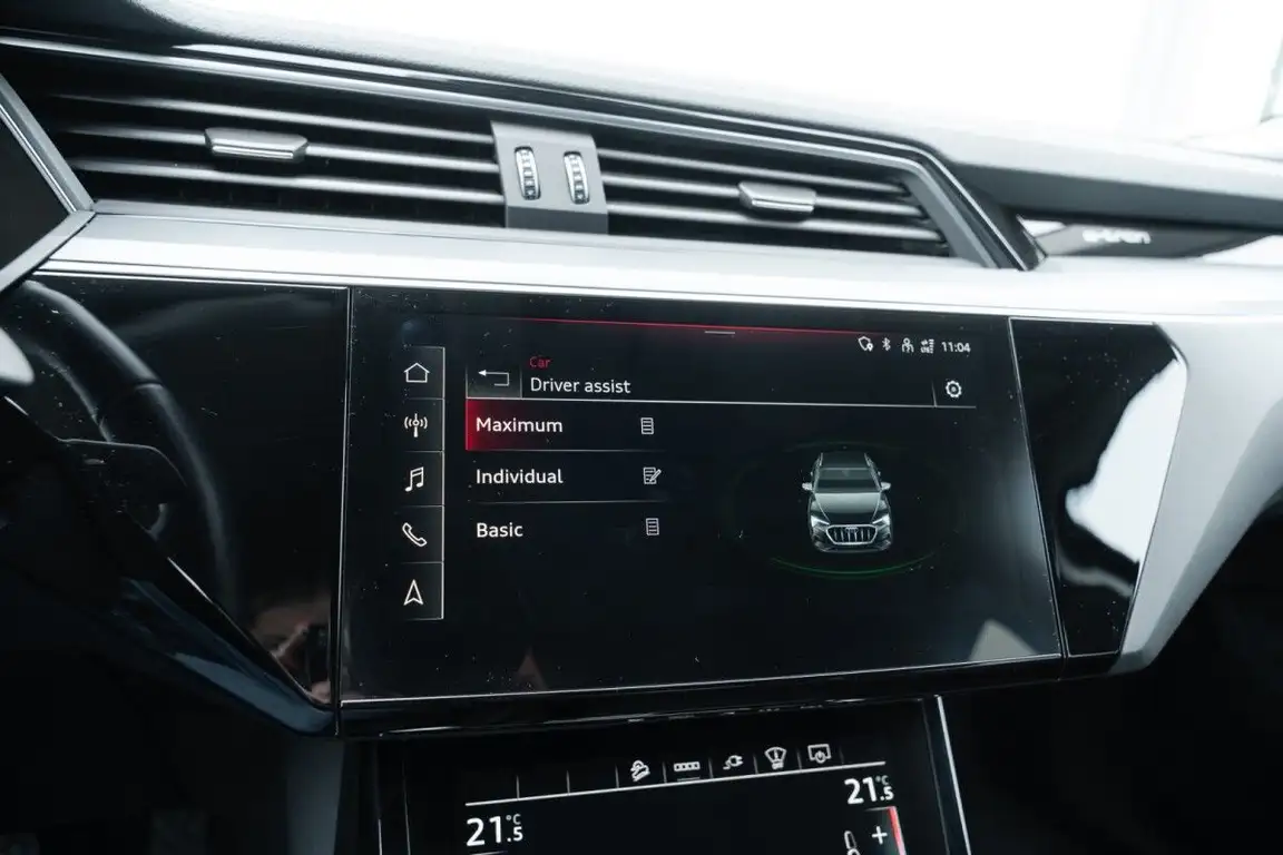 AUDI E-TRON