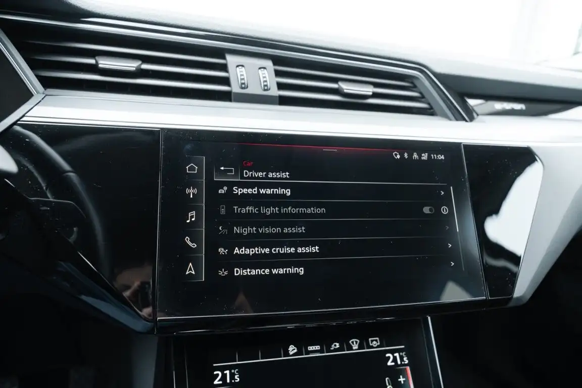 AUDI E-TRON