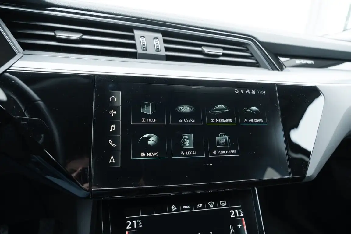 AUDI E-TRON