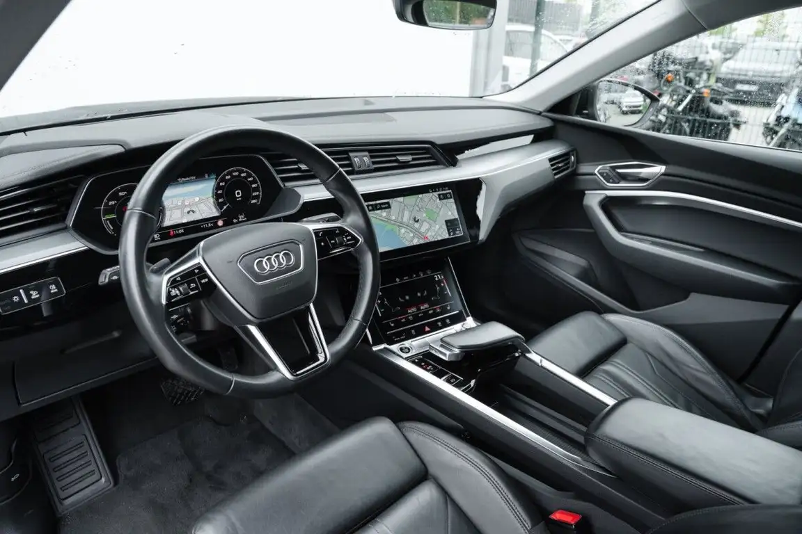 AUDI E-TRON