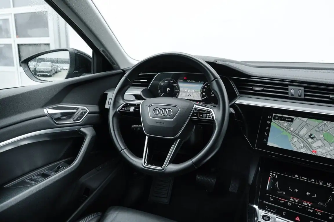 AUDI E-TRON