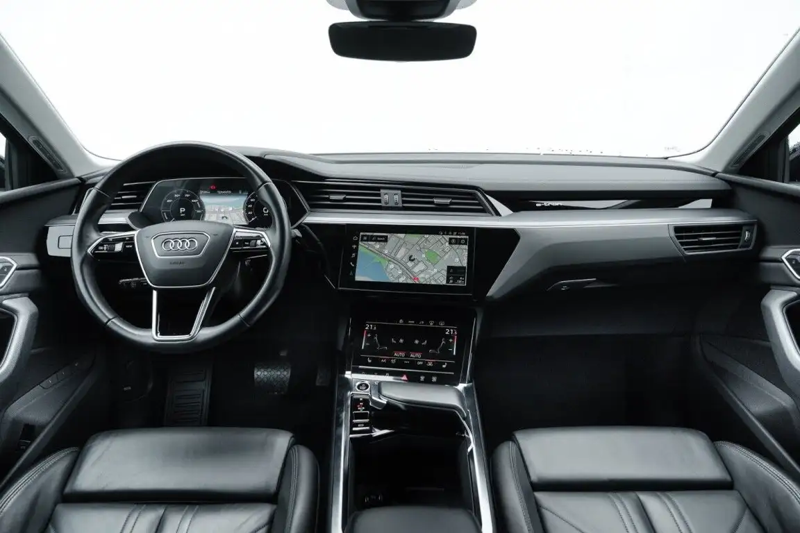 AUDI E-TRON
