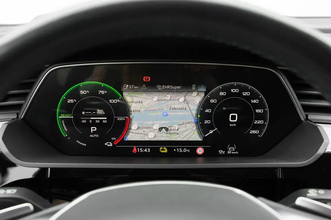 AUDI E-TRON