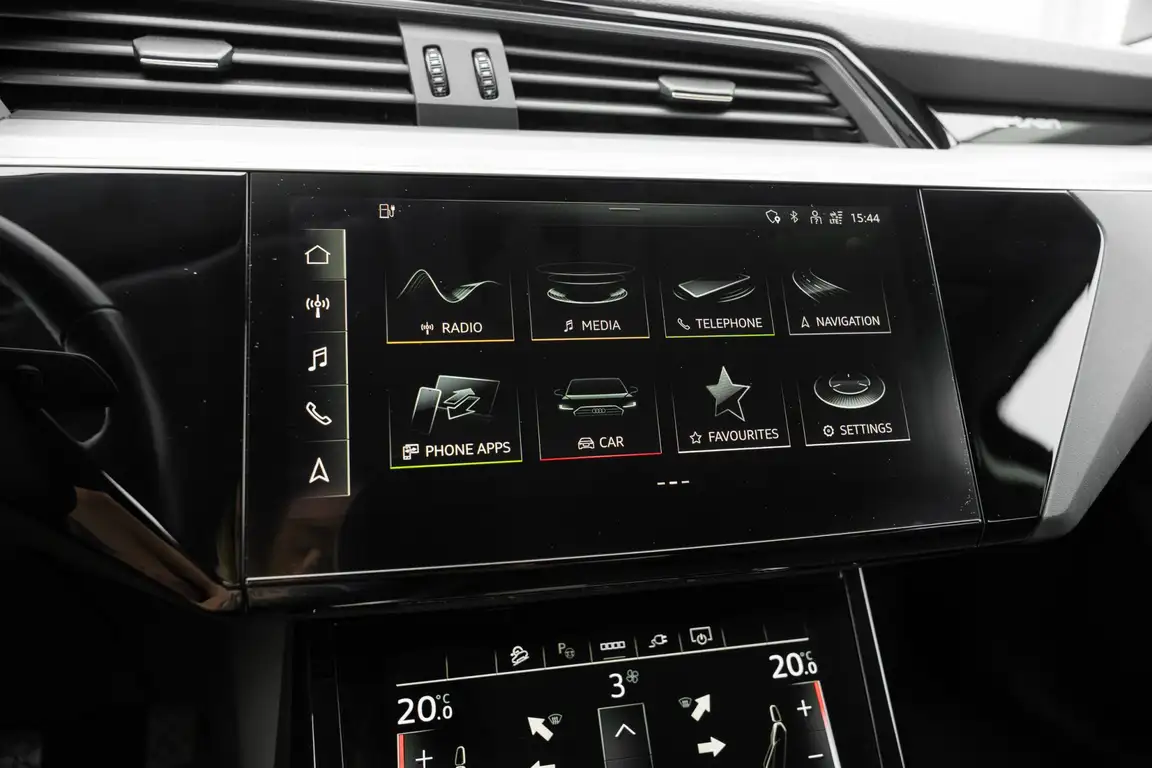 AUDI E-TRON
