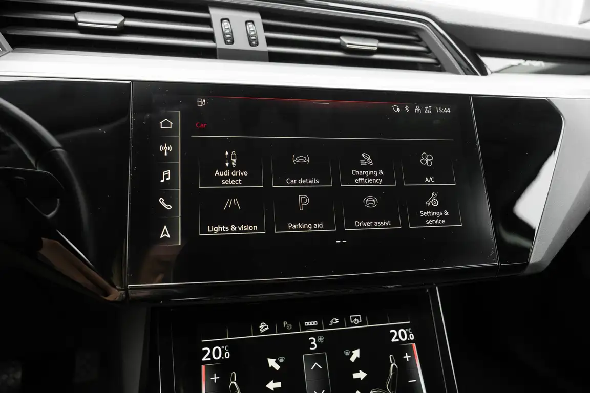 AUDI E-TRON