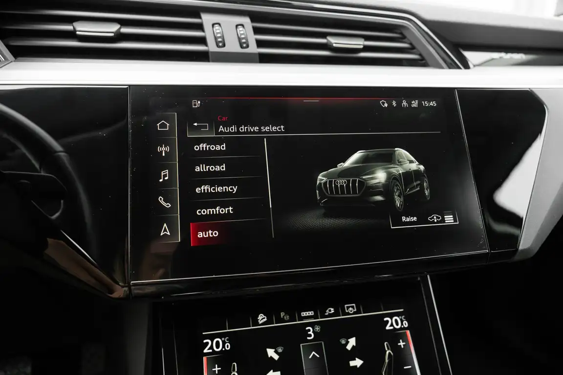 AUDI E-TRON