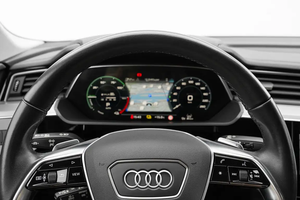 AUDI E-TRON