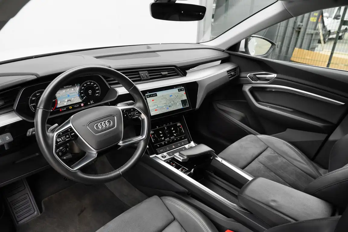 AUDI E-TRON
