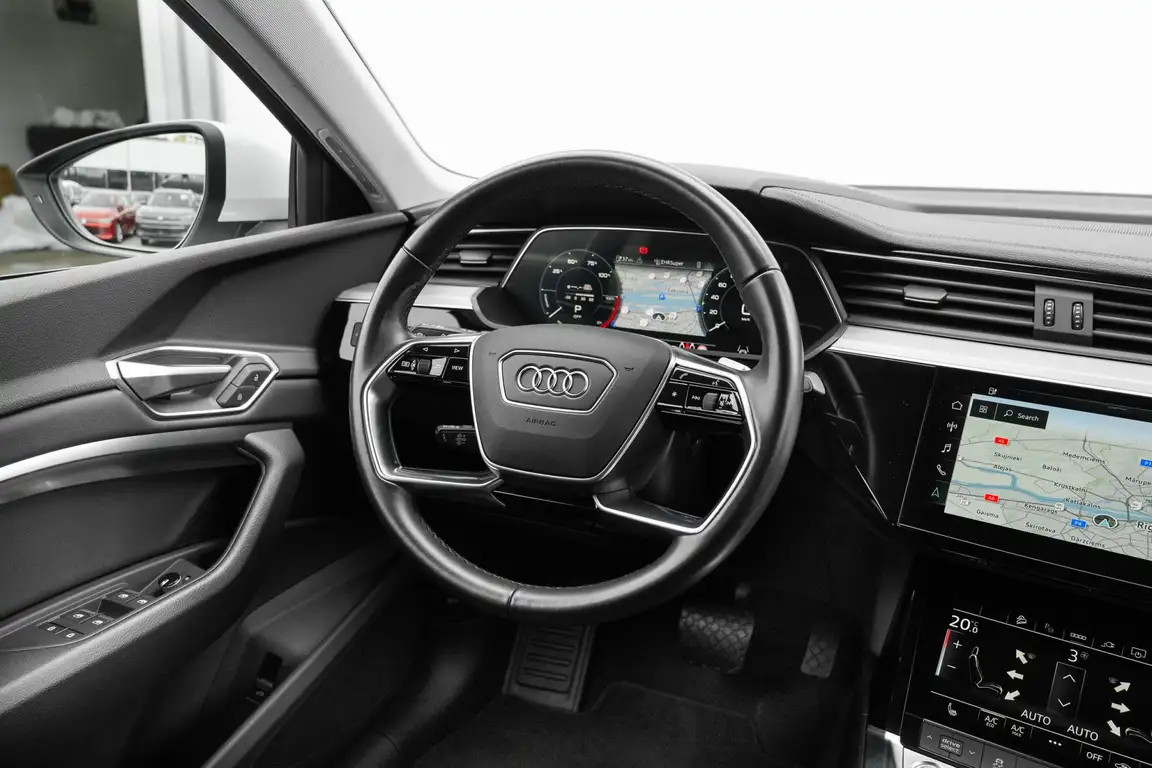 AUDI E-TRON
