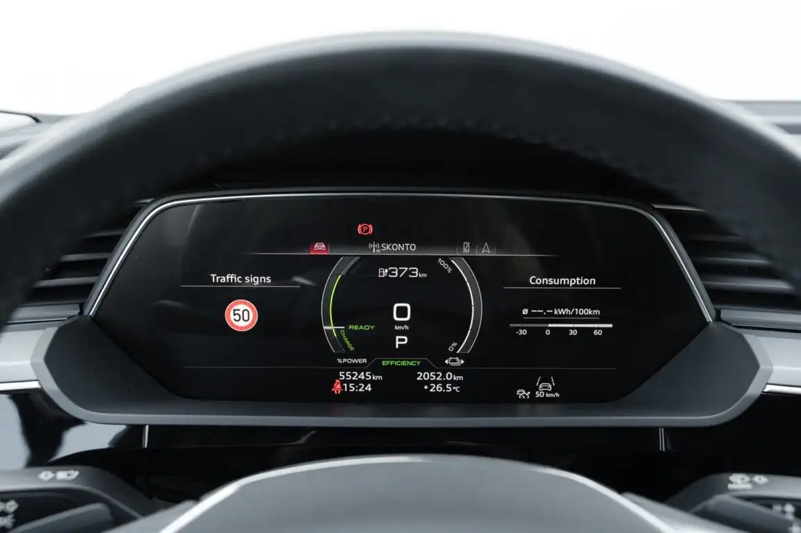 AUDI E-TRON