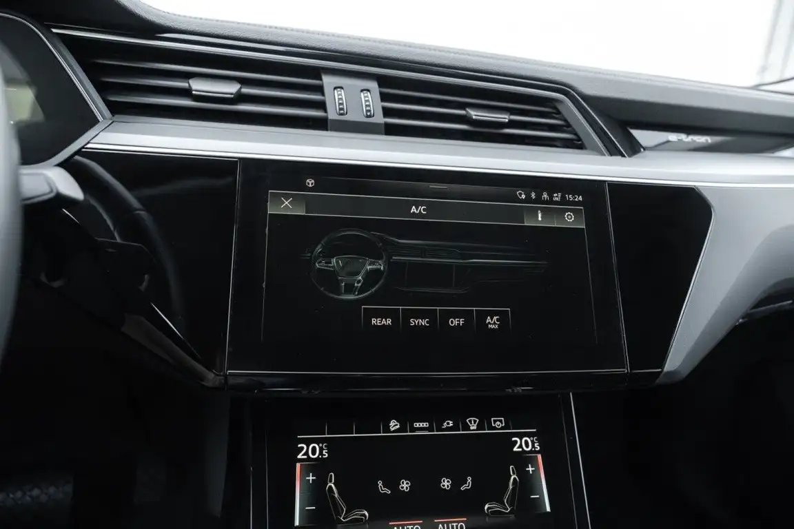 AUDI E-TRON