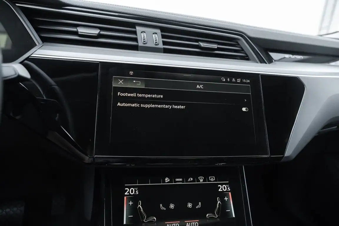 AUDI E-TRON