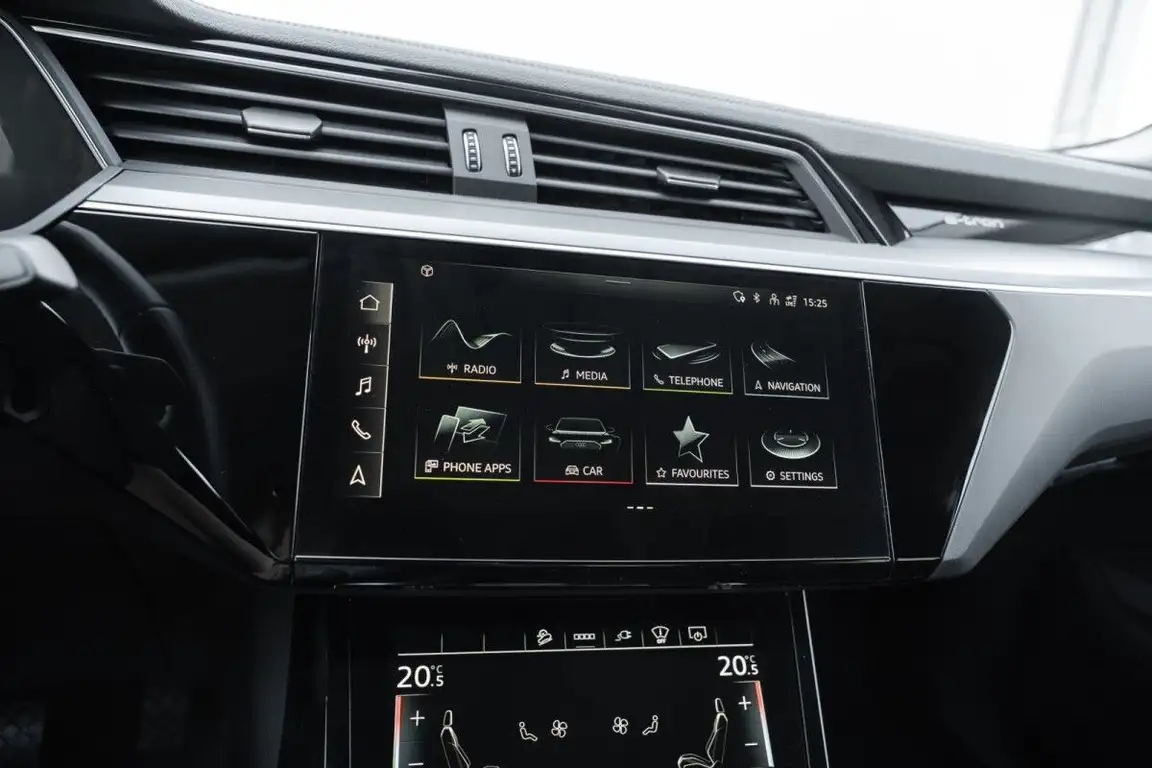 AUDI E-TRON