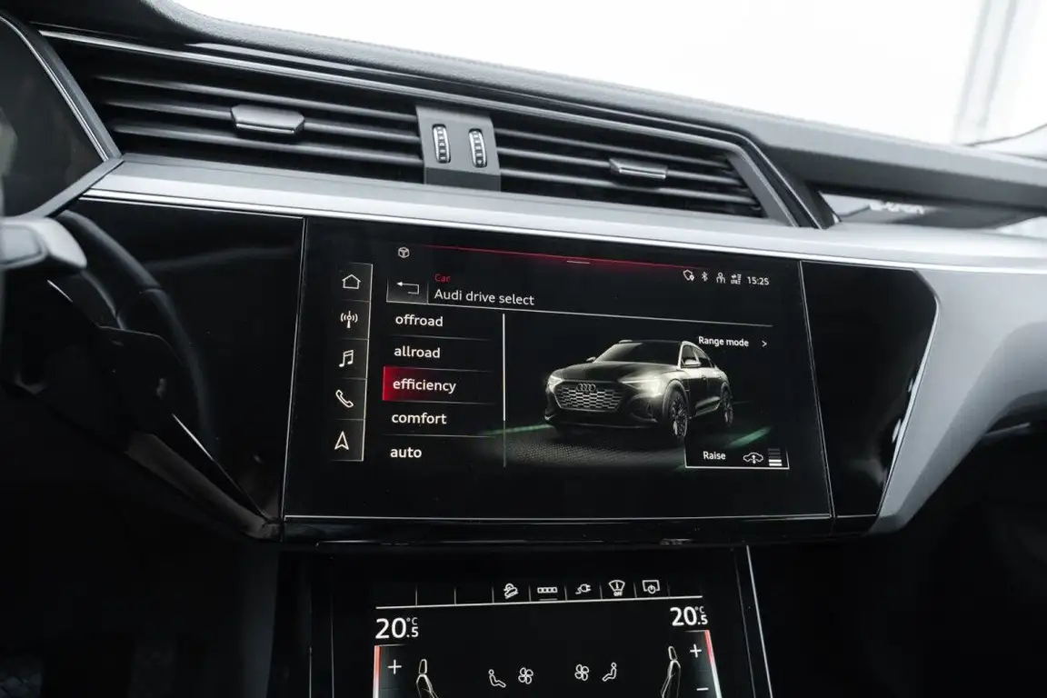 AUDI E-TRON