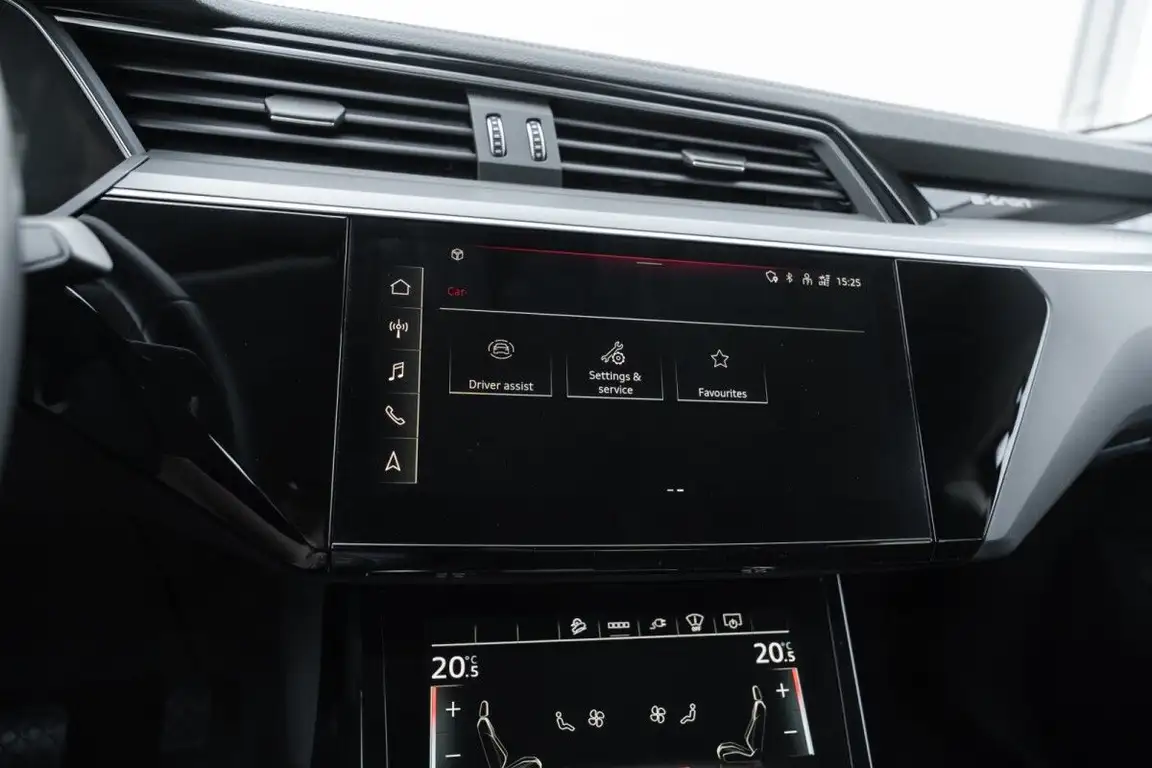AUDI E-TRON