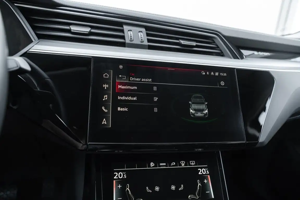 AUDI E-TRON