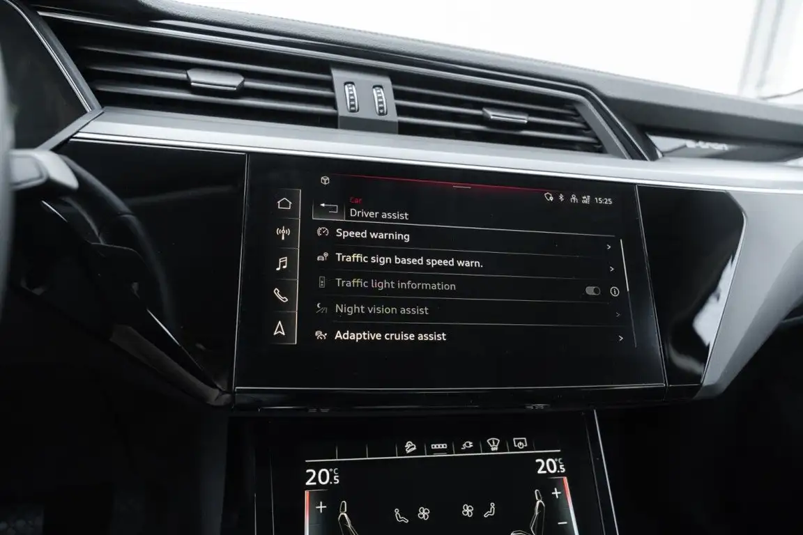 AUDI E-TRON